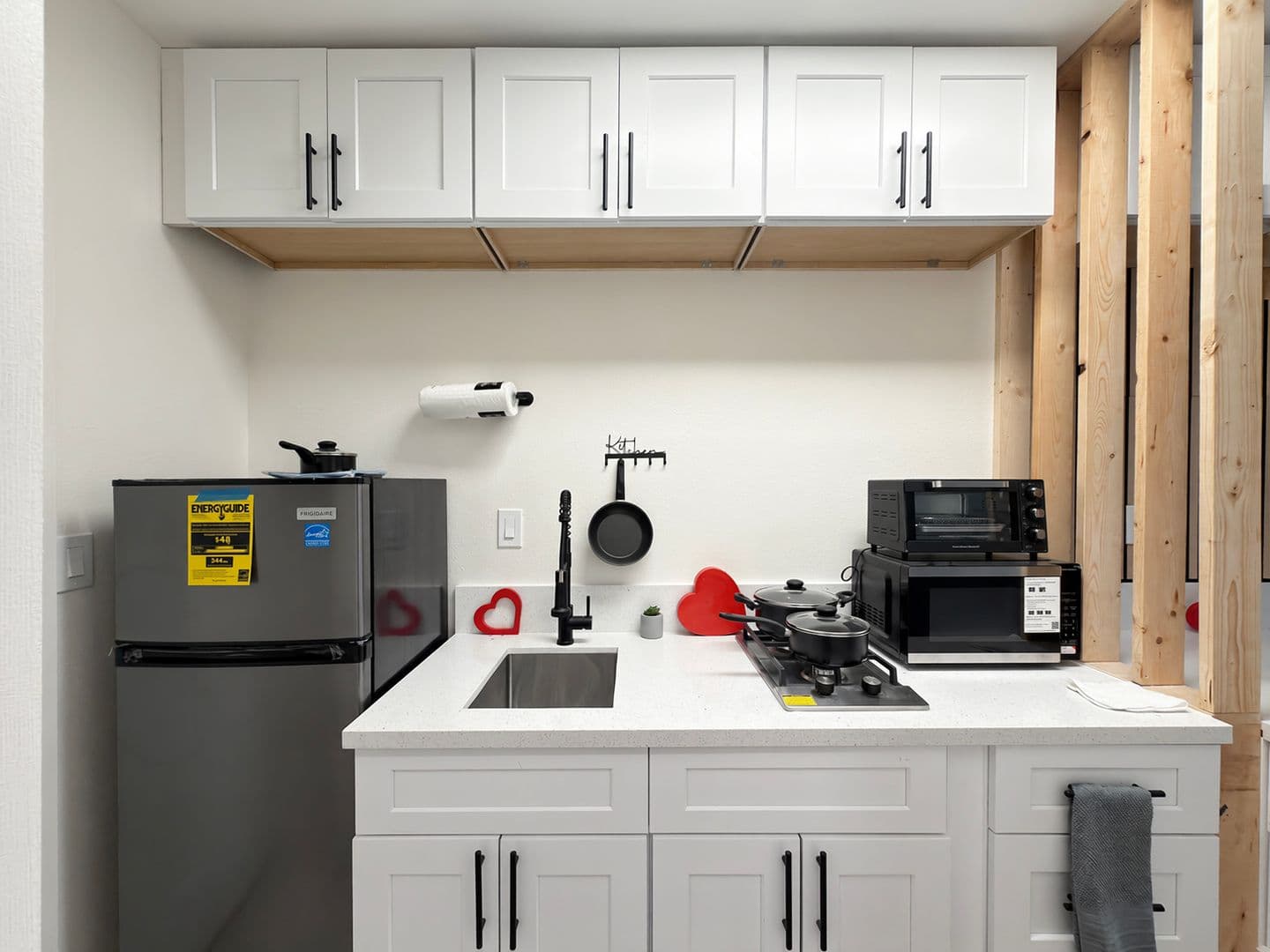 Long Beach Apartment: 1478 Henderson Ave