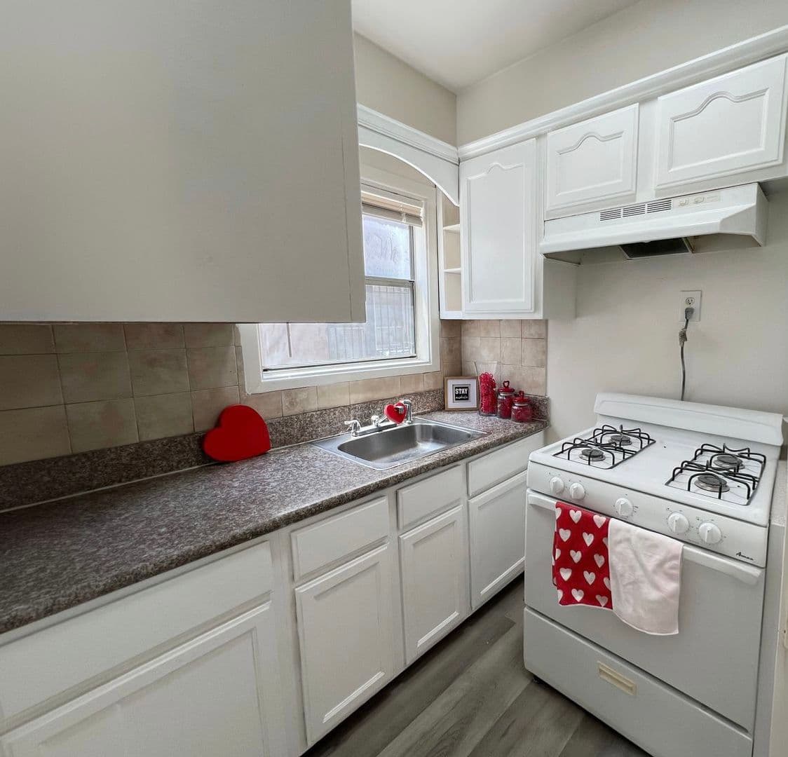 Long Beach Apartment: 227 Lime Ave