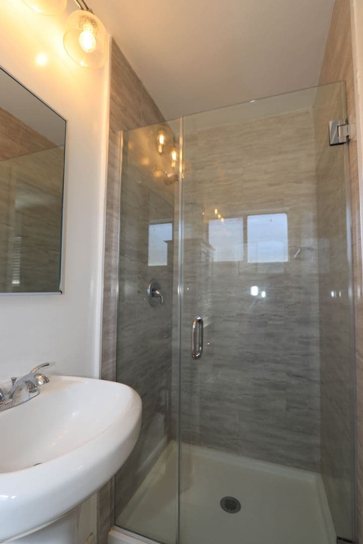 Pasadena Apartment: 460 Vista Ave