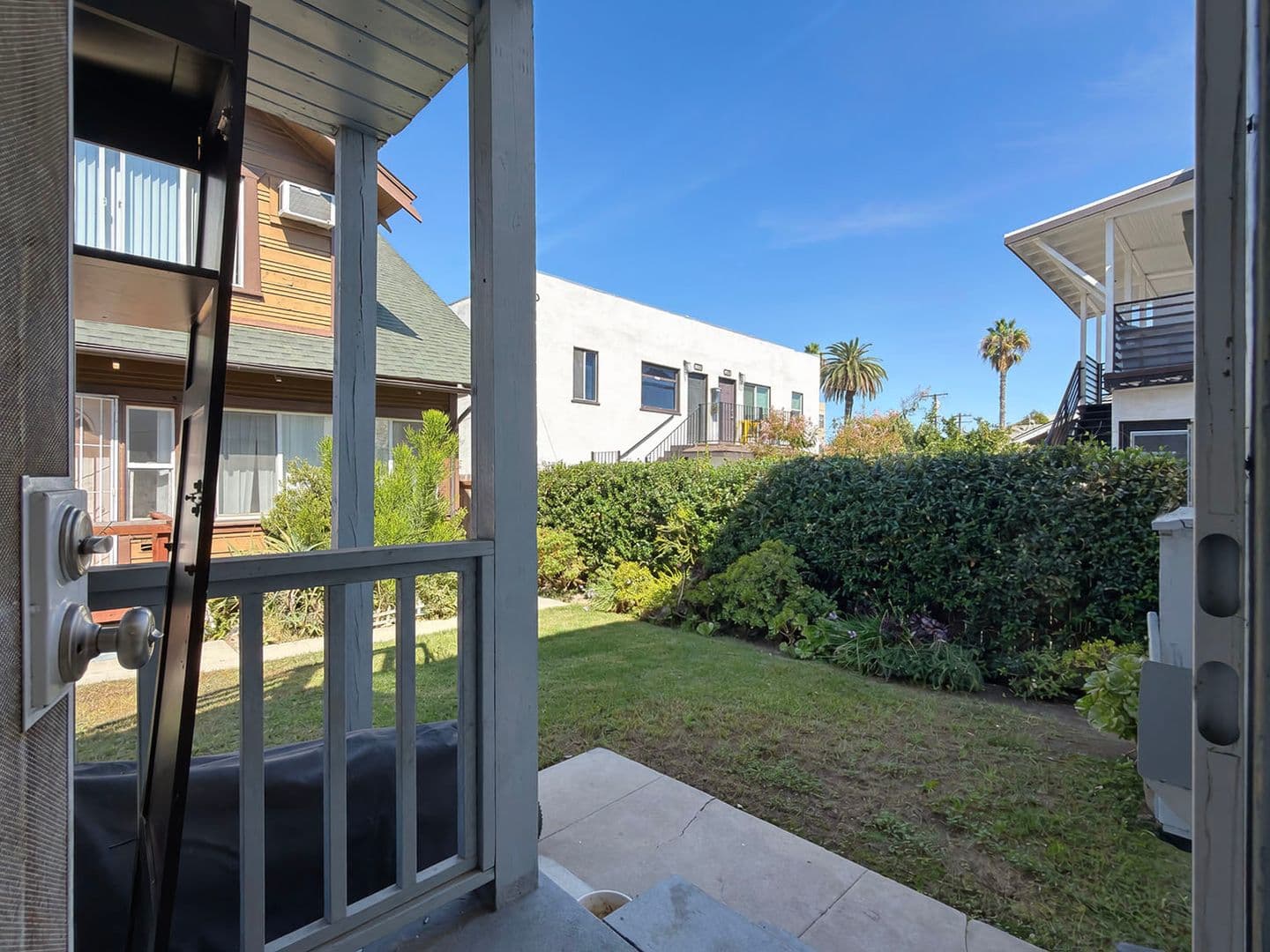 Long Beach Apartment: 1813 E 7th St