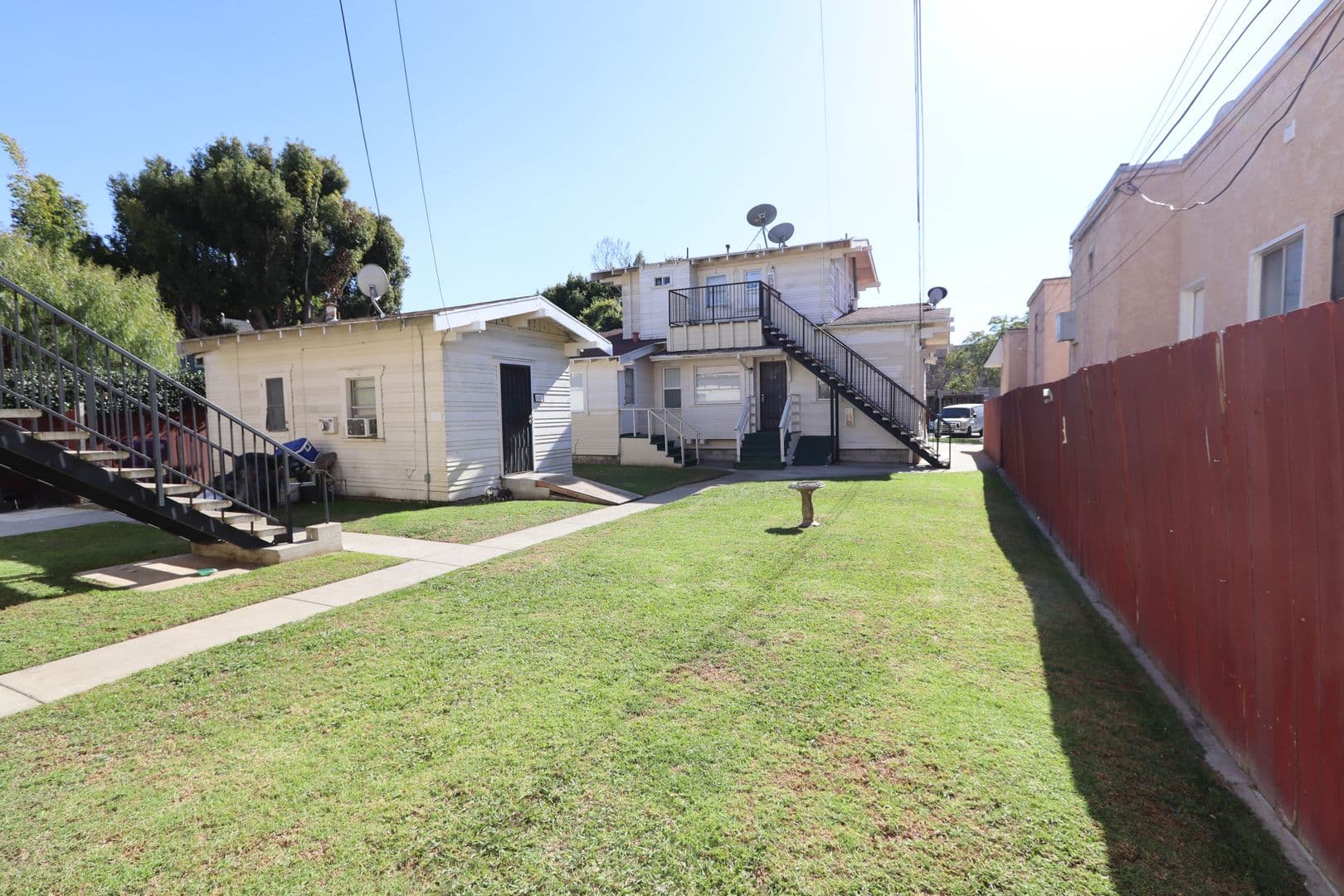 Long Beach Apartment: 1153 E Appleton St
