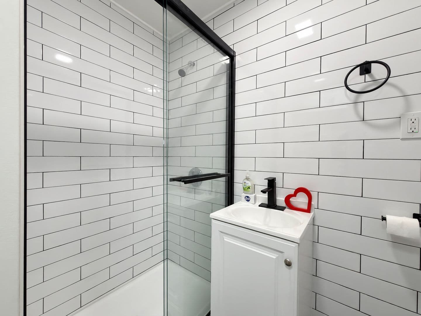 Long Beach Apartment: 1478 Henderson Ave