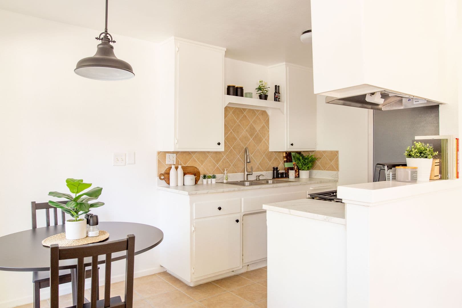 Pasadena Apartment: 460 Vista Ave