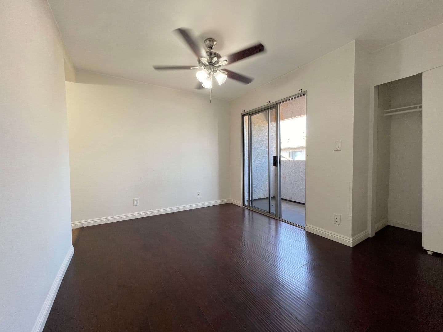 Long Beach Condo: 2226 Lewis Ave