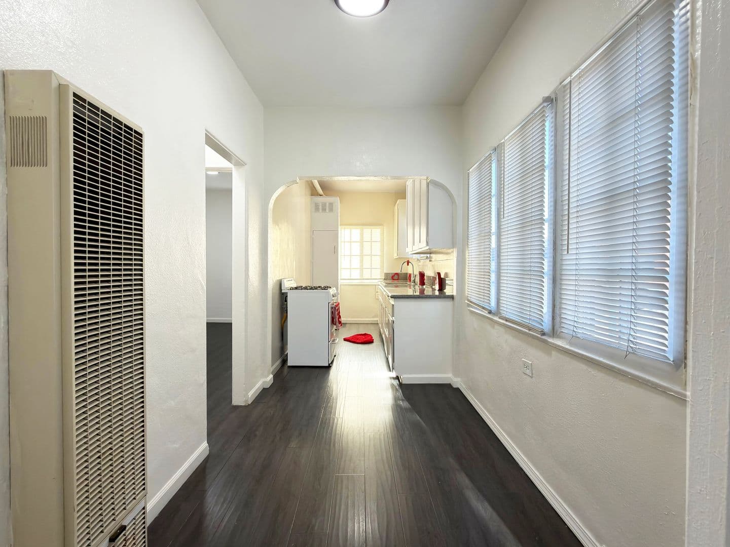 Long Beach Apartment: 1045 Saint Louis Ave