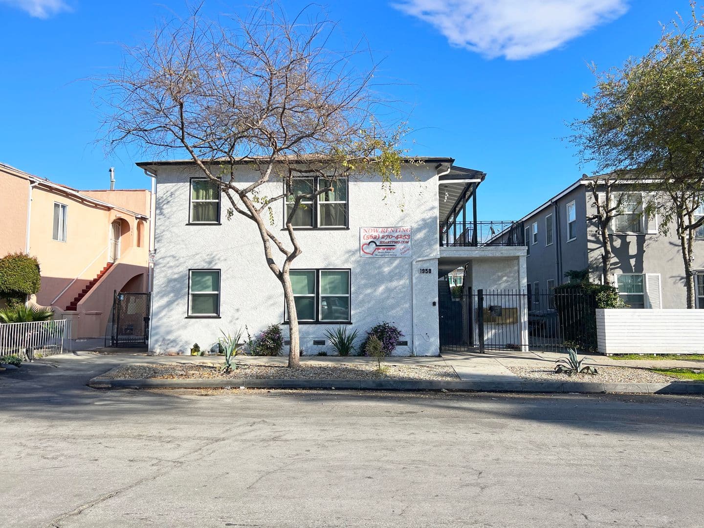 Long Beach Apartment: 1958 Pine Ave