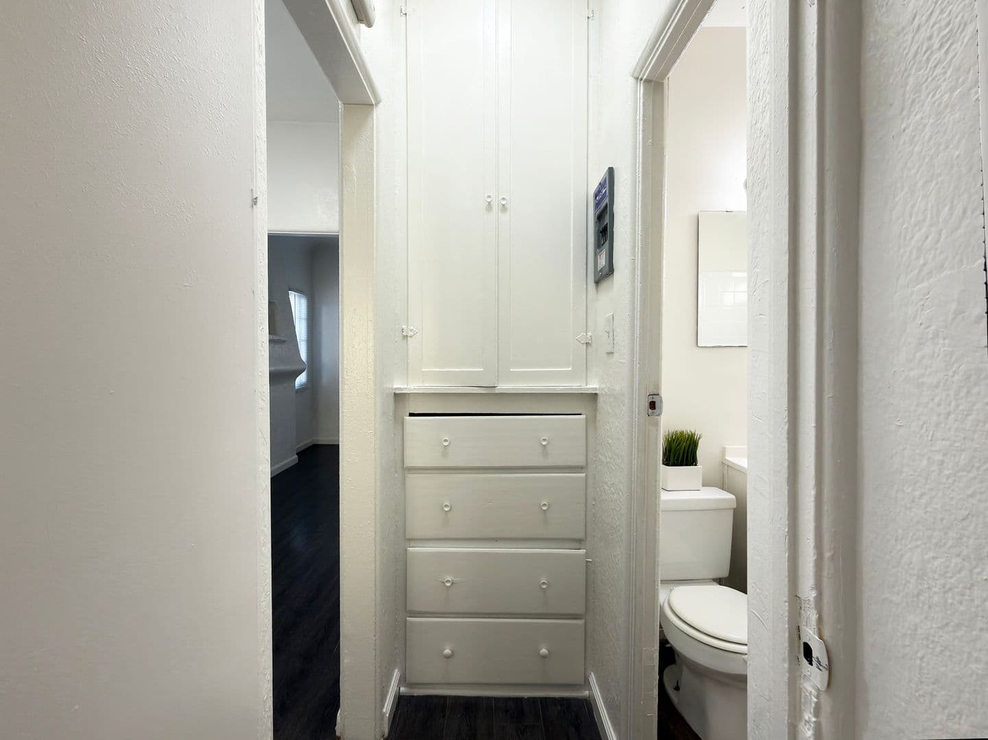 Long Beach Apartment: 1045 Saint Louis Ave