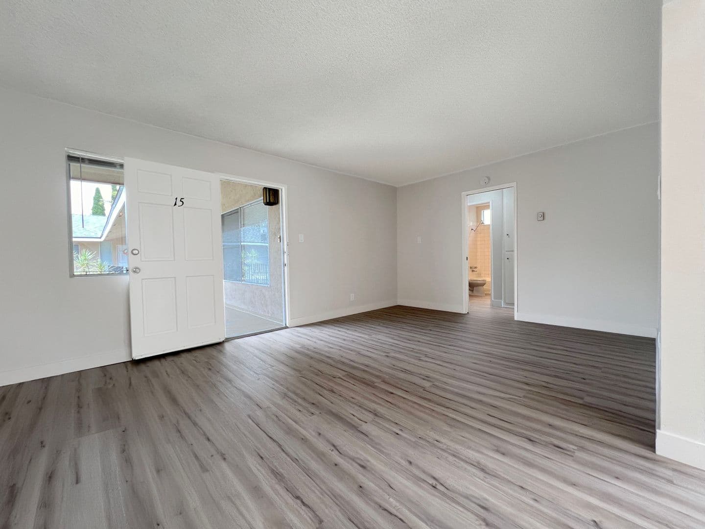 Long Beach Apartment: 360 Freeman Ave