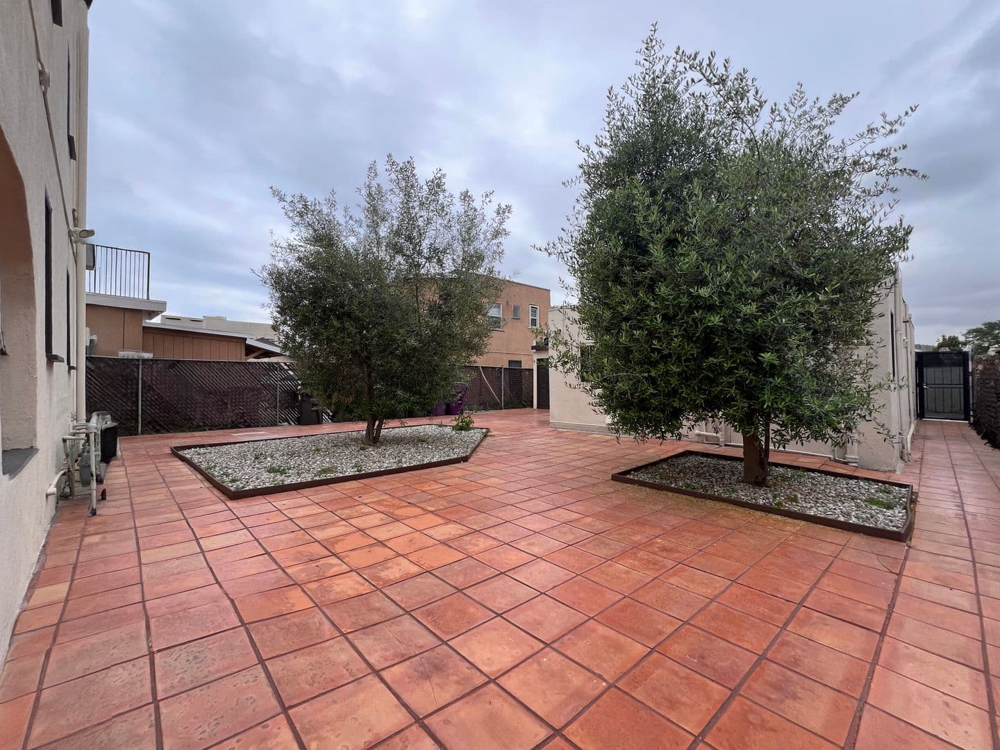 Long Beach Apartment: 1045 Saint Louis Ave