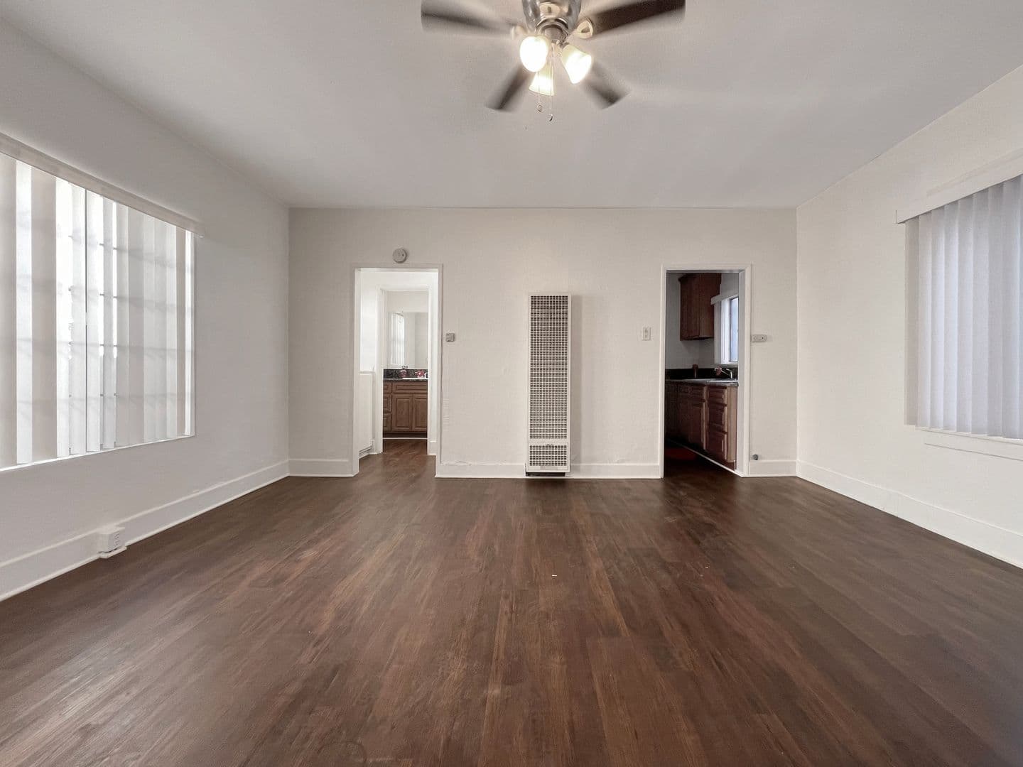 Long Beach Apartment: 936 Olive Ave
