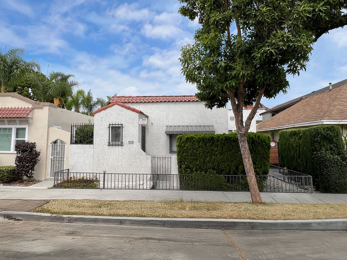 Long Beach Apartment: 1001 E 5th St