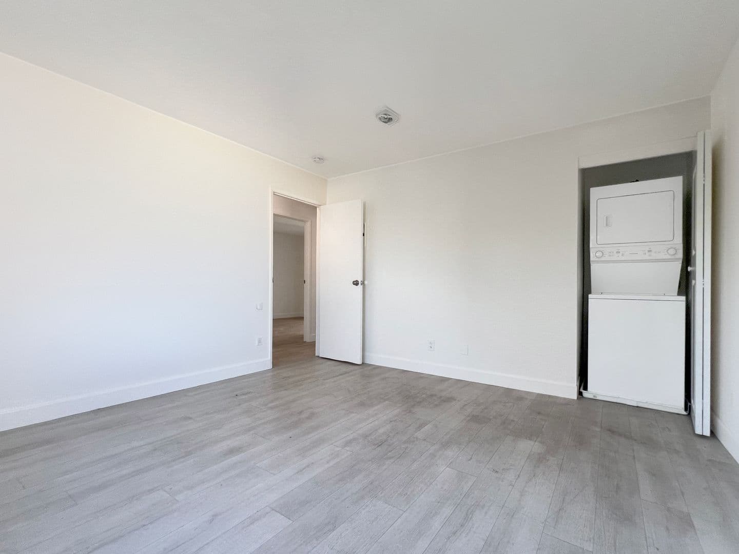 Long Beach Apartment: 5660 - 5706 Linden Ave