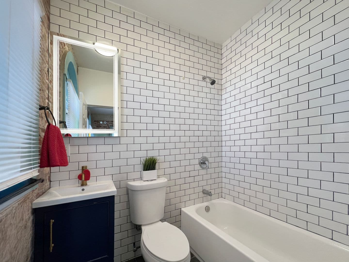 Long Beach Apartment: 415 Olive Ave