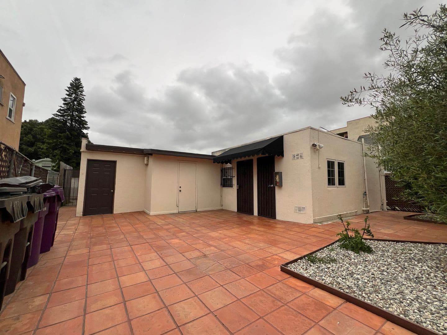 Long Beach Apartment: 1045 Saint Louis Ave