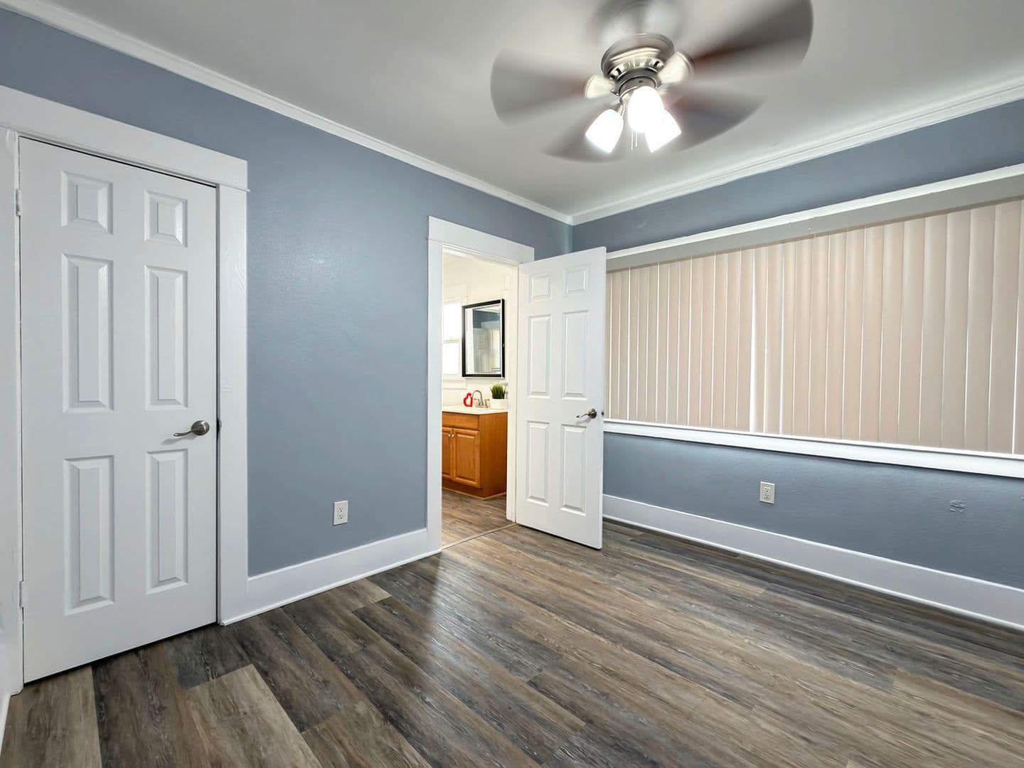 Long Beach Apartment: 1813 E 7th St