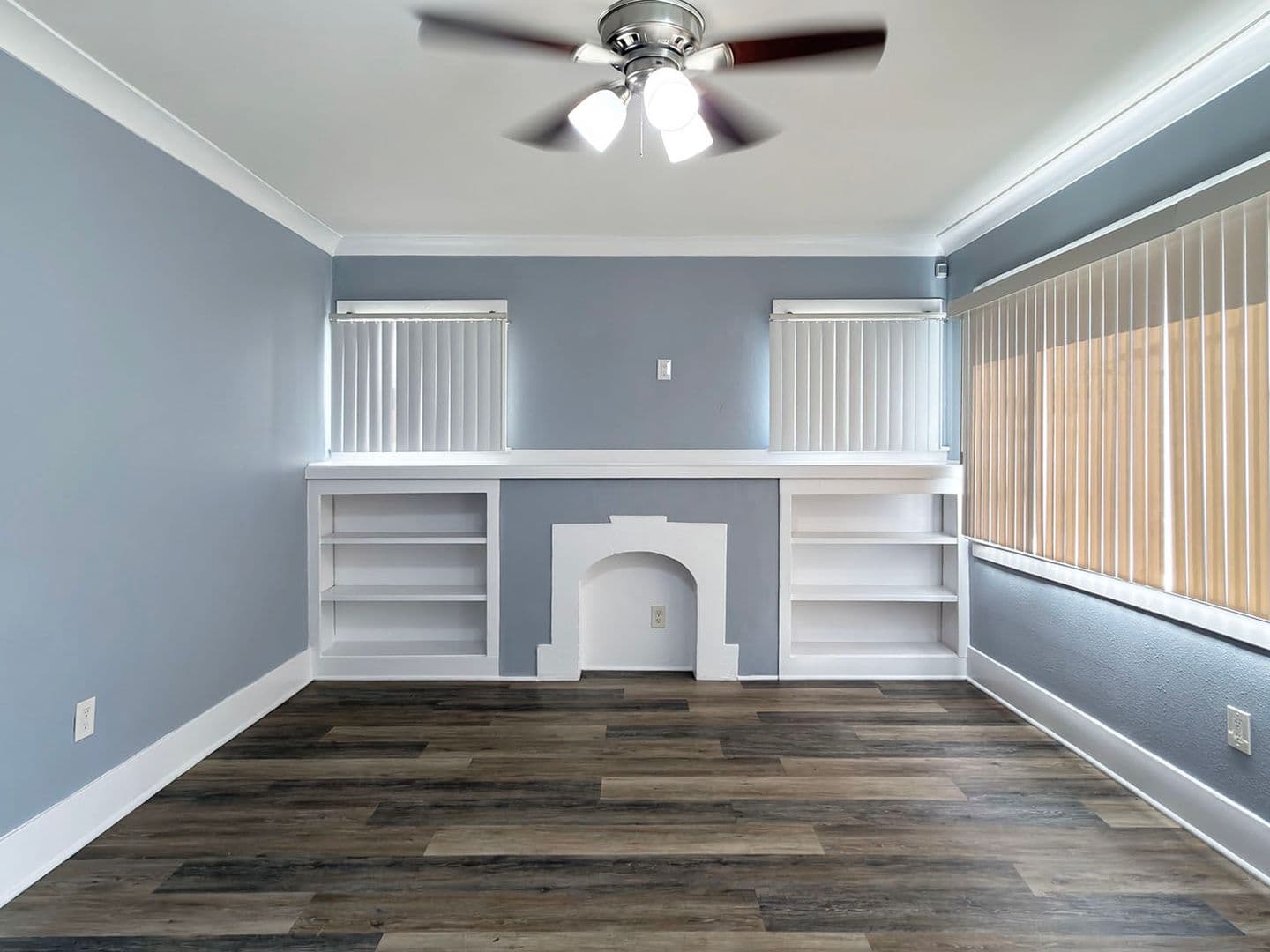 Long Beach Apartment: 1813 E 7th St