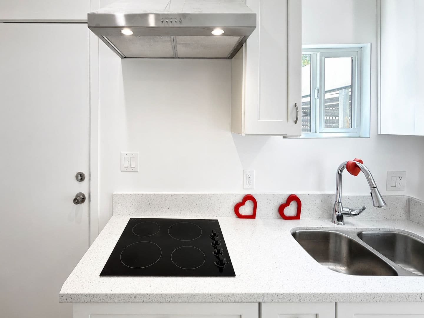 Long Beach Apartment: 1001 E 5th St