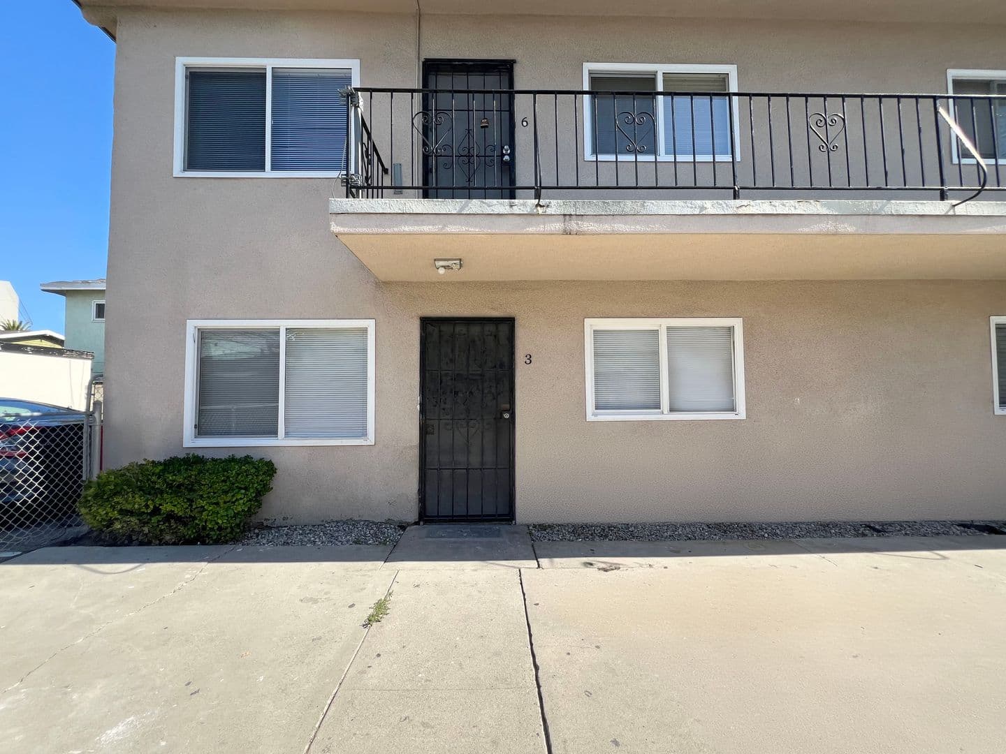 Long Beach Apartment: 1071 Olive Ave