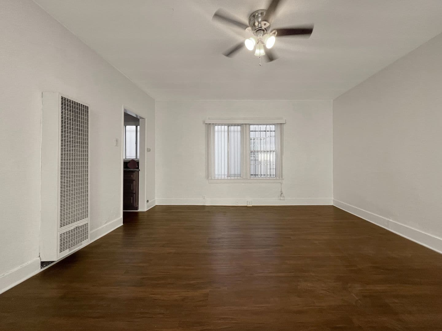 Long Beach Apartment: 936 Olive Ave