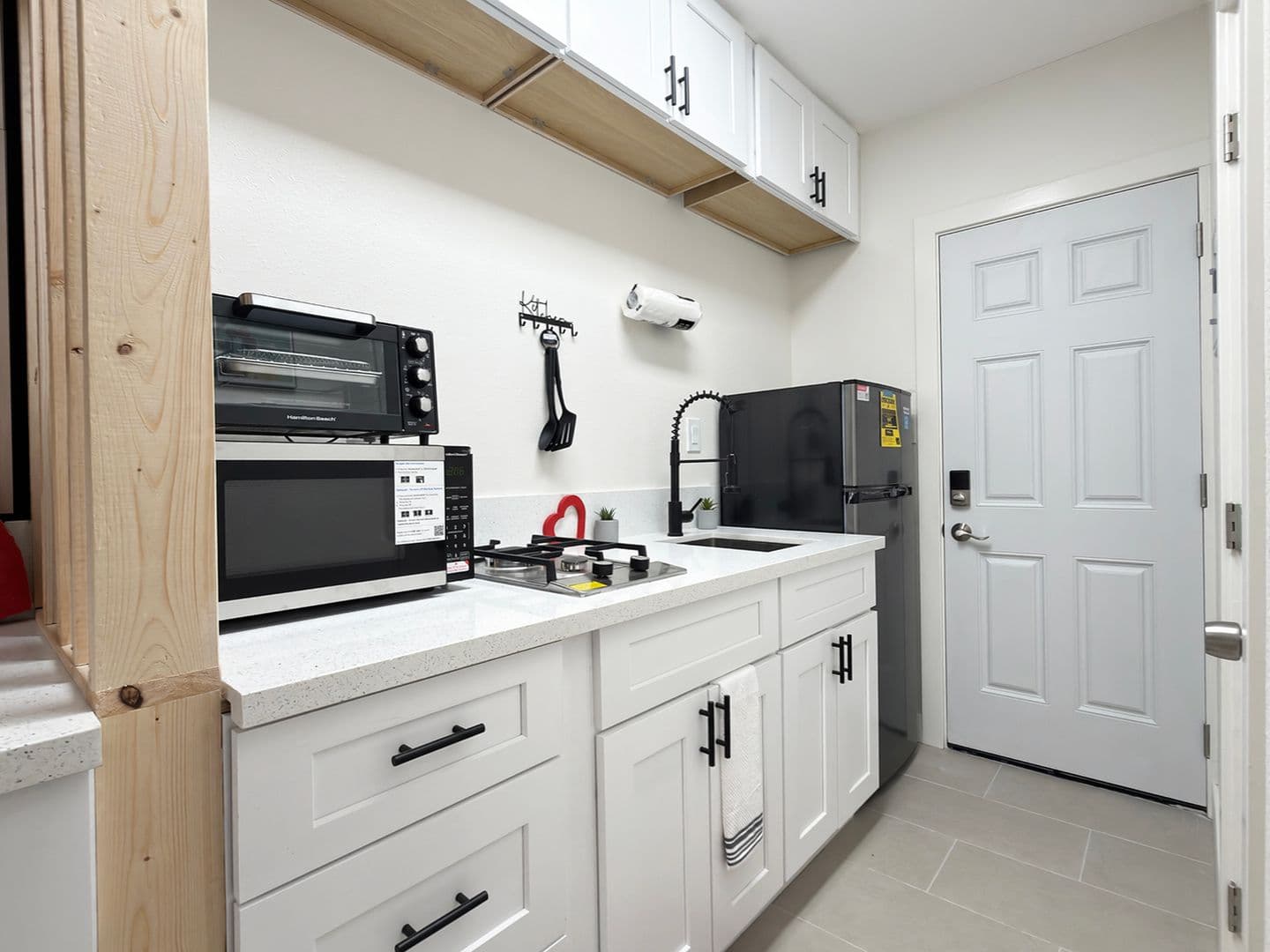 Long Beach Apartment: 1478 Henderson Ave
