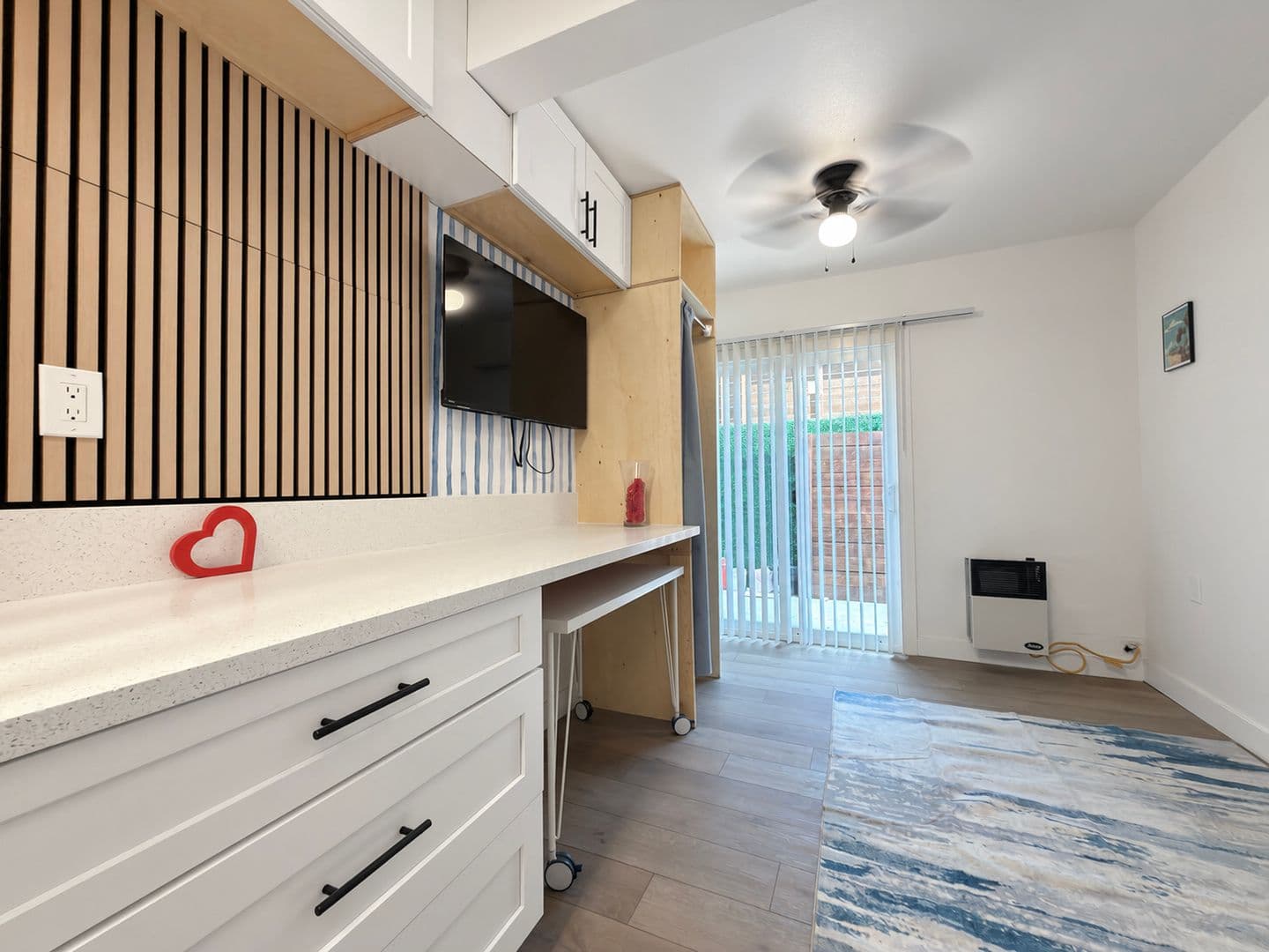 Long Beach Apartment: 1478 Henderson Ave