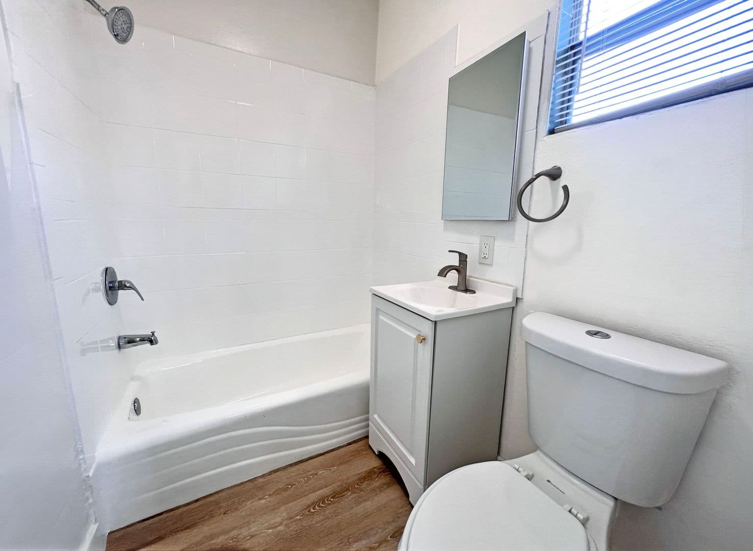 Long Beach Apartment: 227 Lime Ave