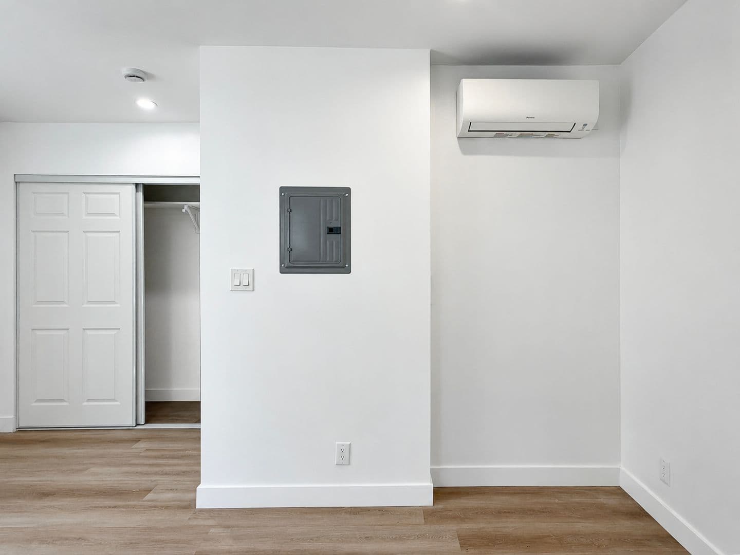 Long Beach Apartment: 1001 E 5th St