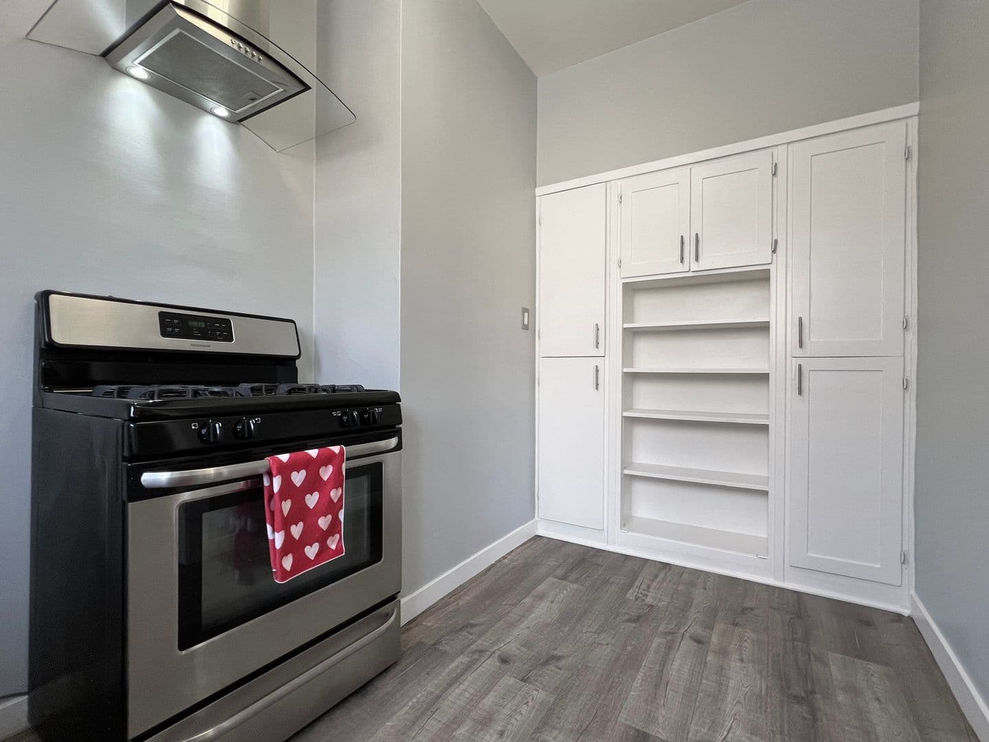 Long Beach Apartment: 444 Chestnut Ave