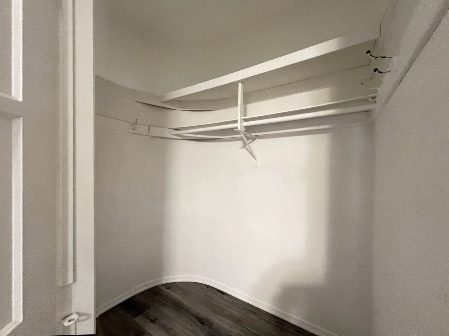 Long Beach Apartment: 319 Bonito Ave