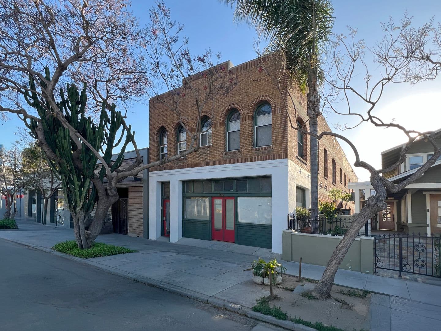 Long Beach Apartment: 415 Olive Ave