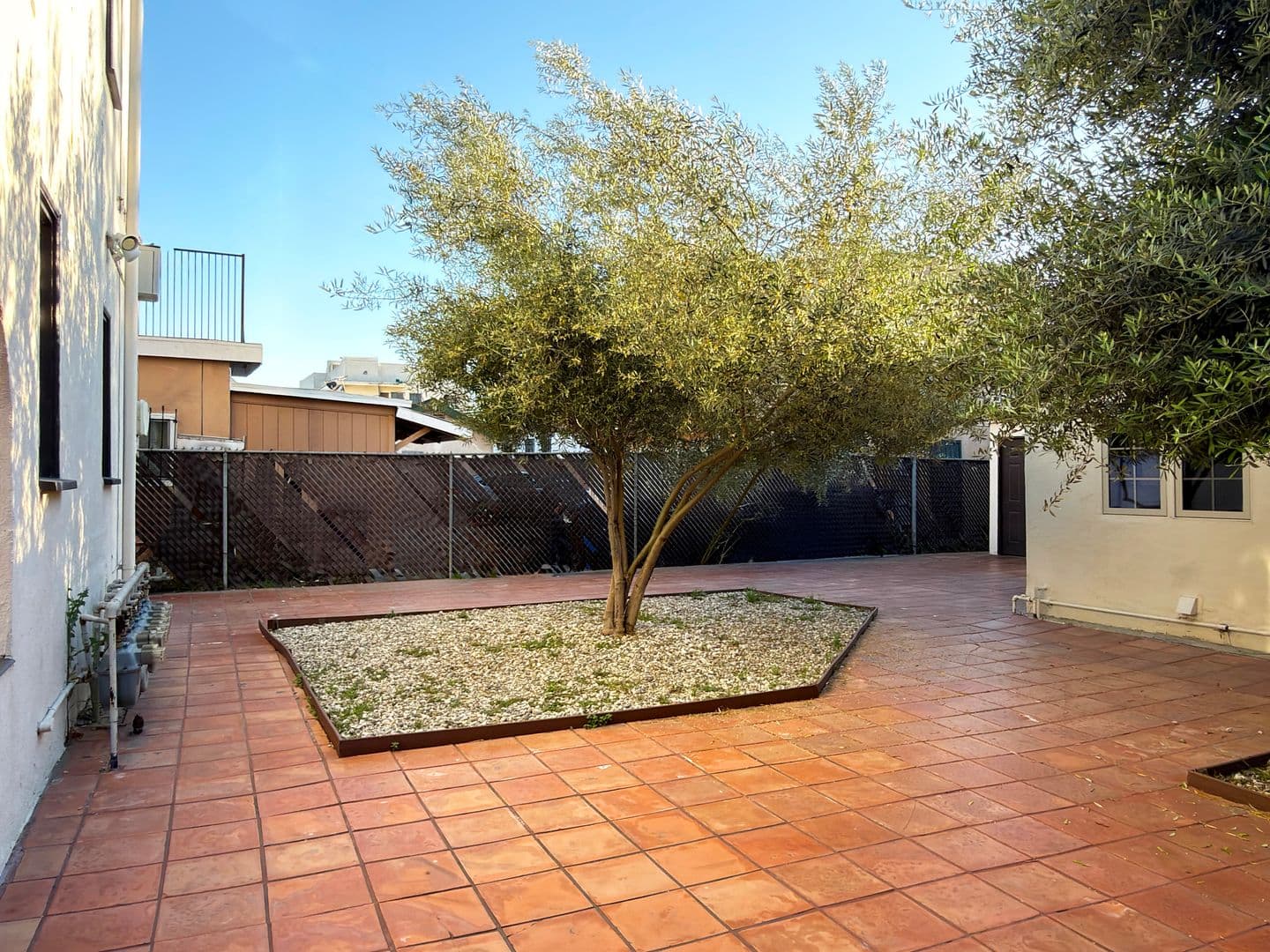 Long Beach Apartment: 1045 Saint Louis Ave