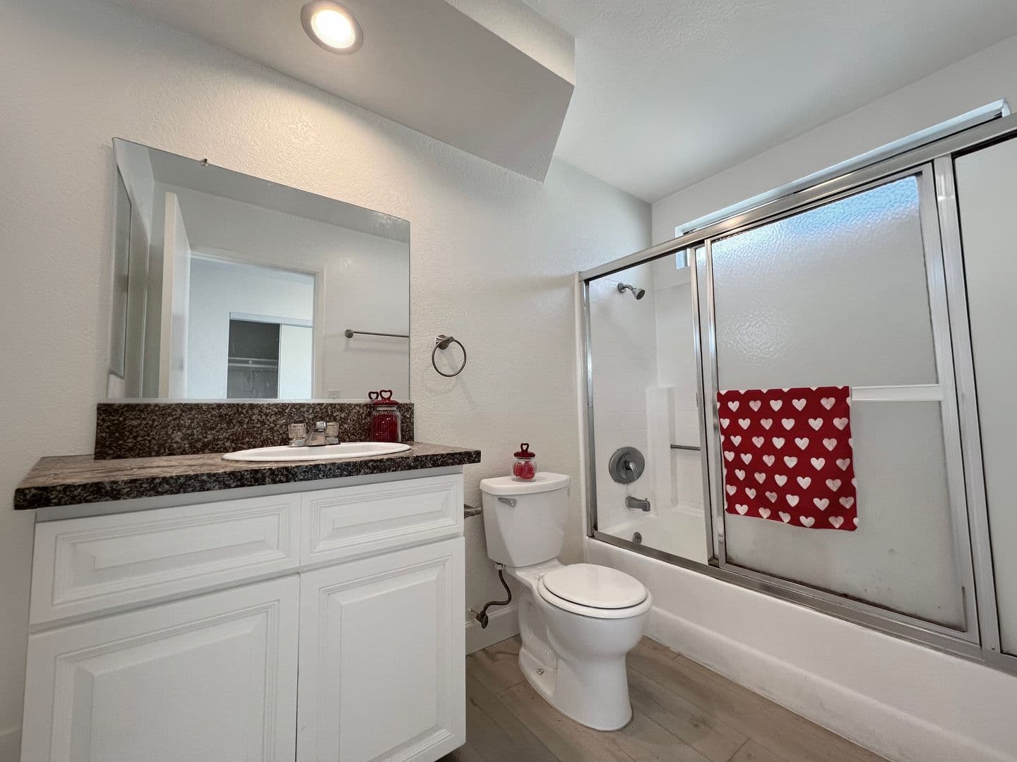 Long Beach Apartment: 5660 - 5706 Linden Ave