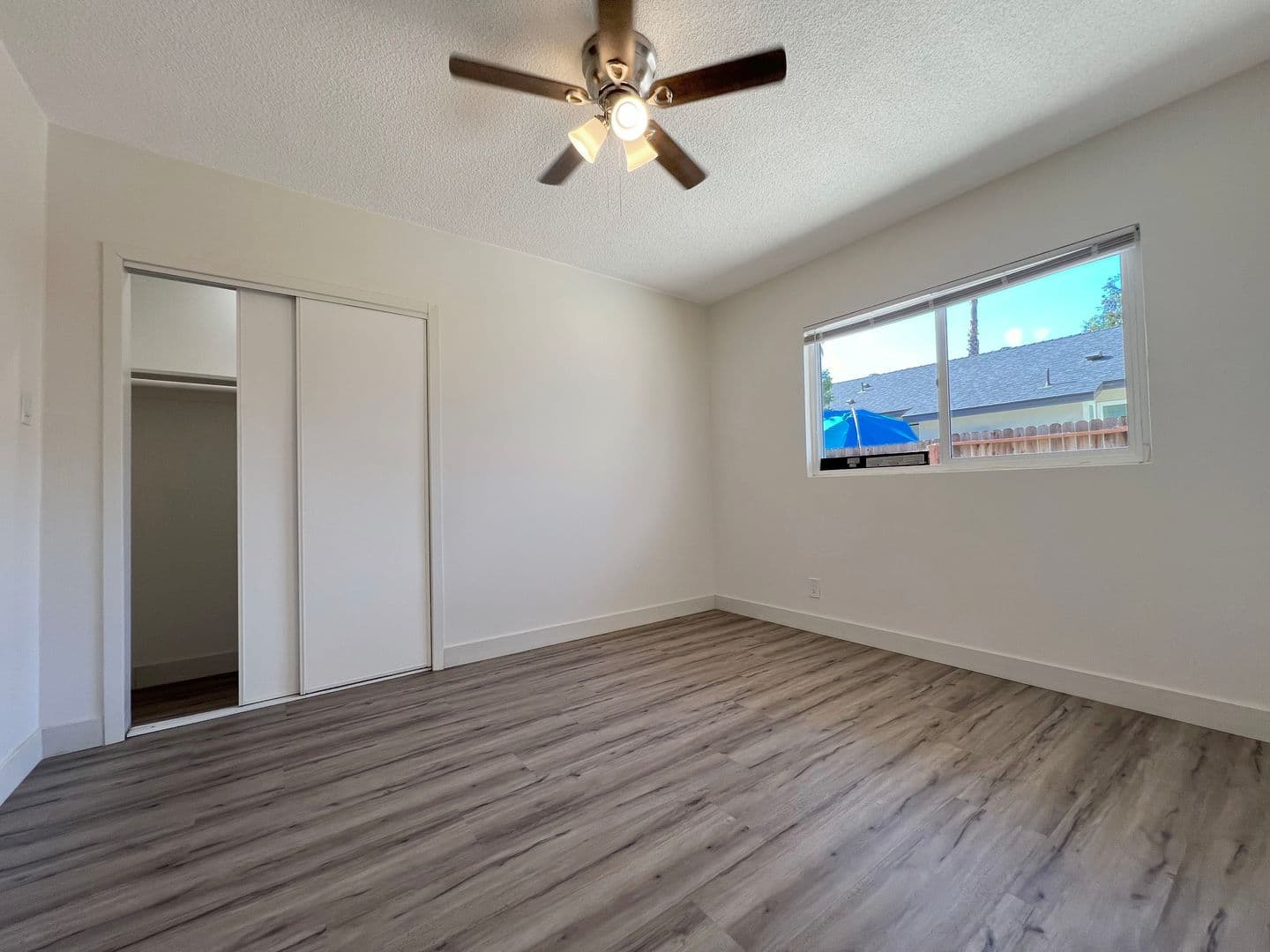 Long Beach Apartment: 1071 Olive Ave