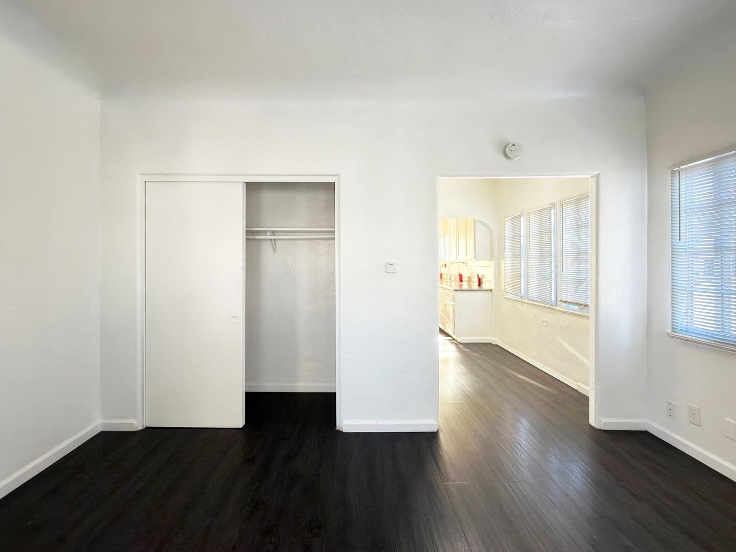 Long Beach Apartment: 1045 Saint Louis Ave