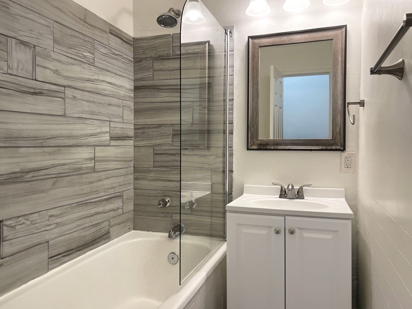 Long Beach Apartment: 444 Chestnut Ave