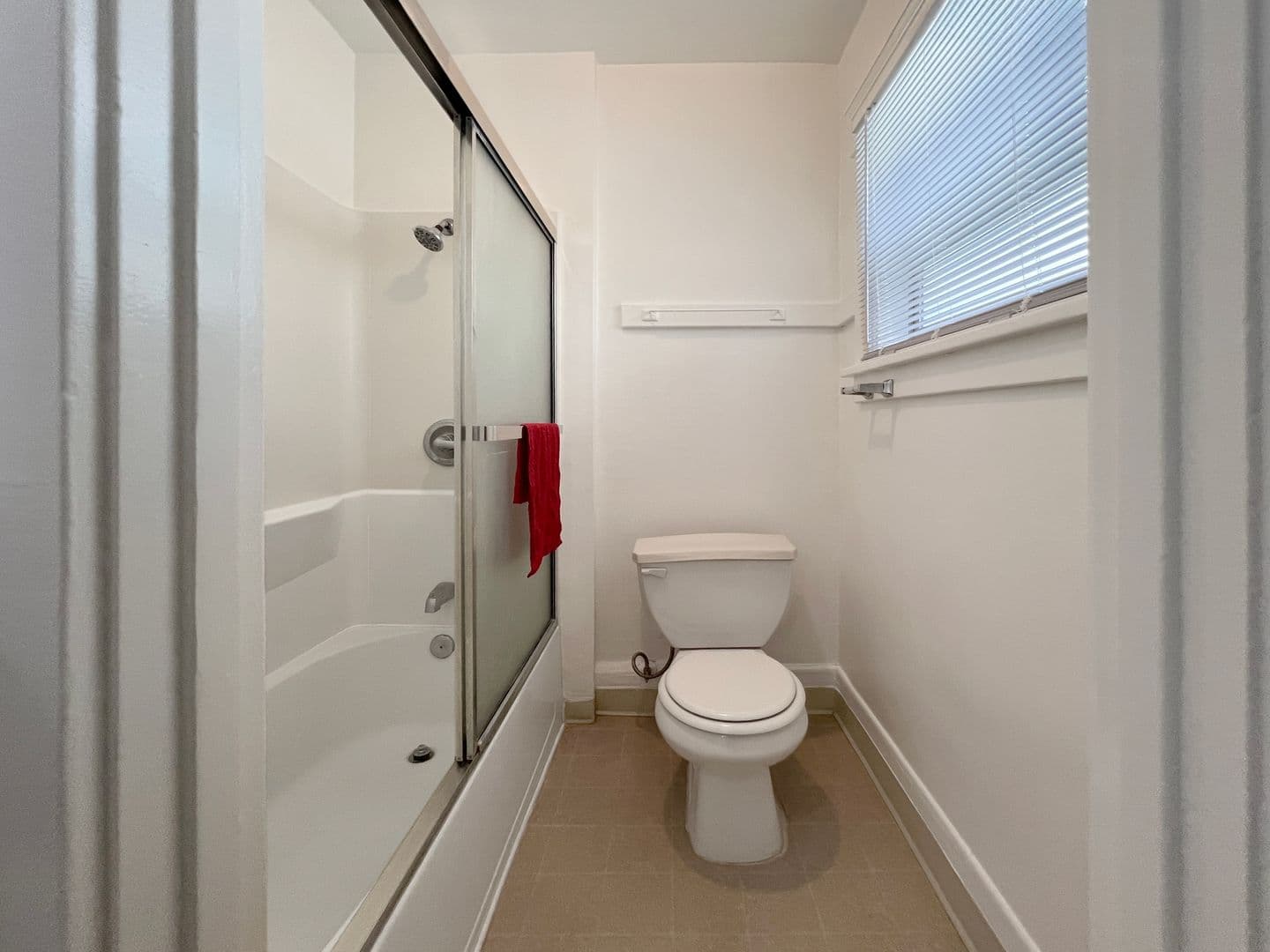 Long Beach Apartment: 1360 Euclid Ave
