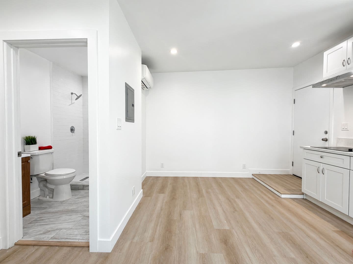 Long Beach Apartment: 1001 E 5th St