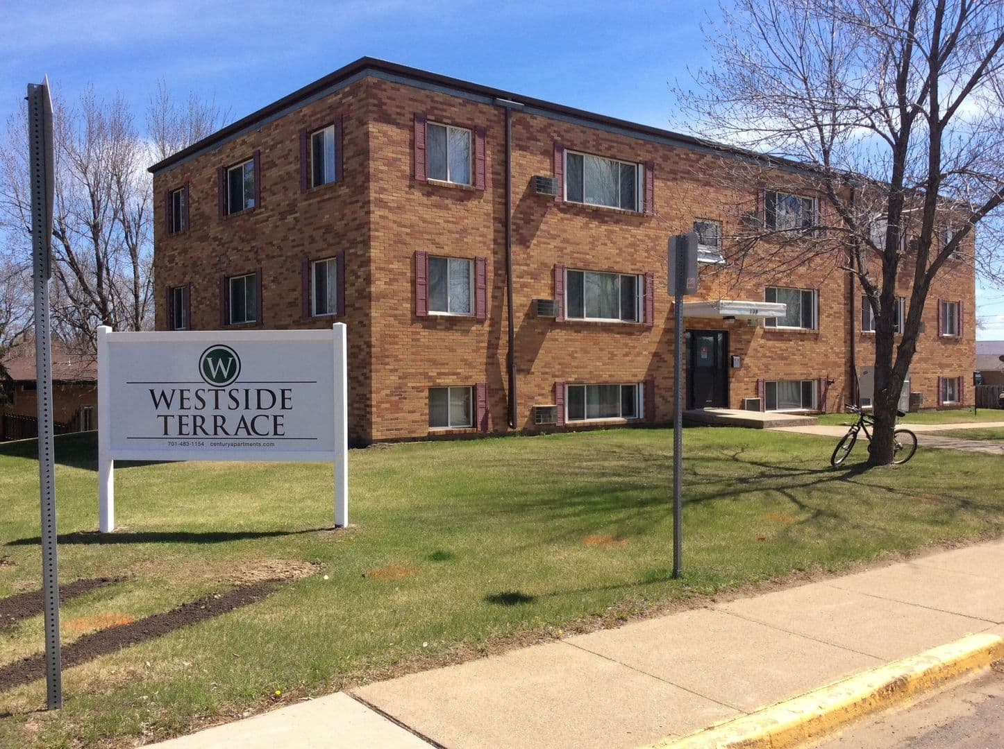 Dickinson Apartment: 138 13th Avenue W