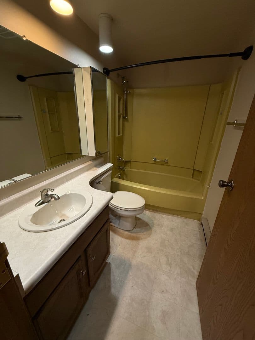 Dickinson Townhome: 386 9th Ave E