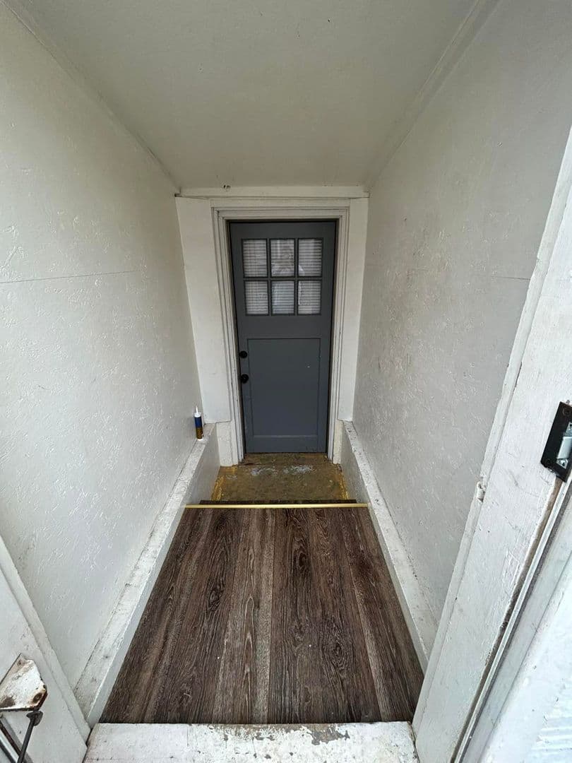 Dickinson Apartment: 391 2nd Ave SW
