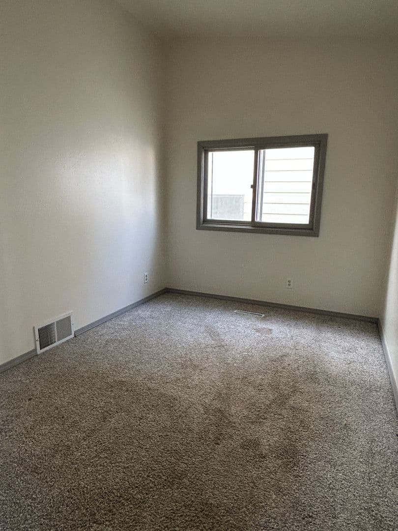Dickinson Apartment: 904 1st St E