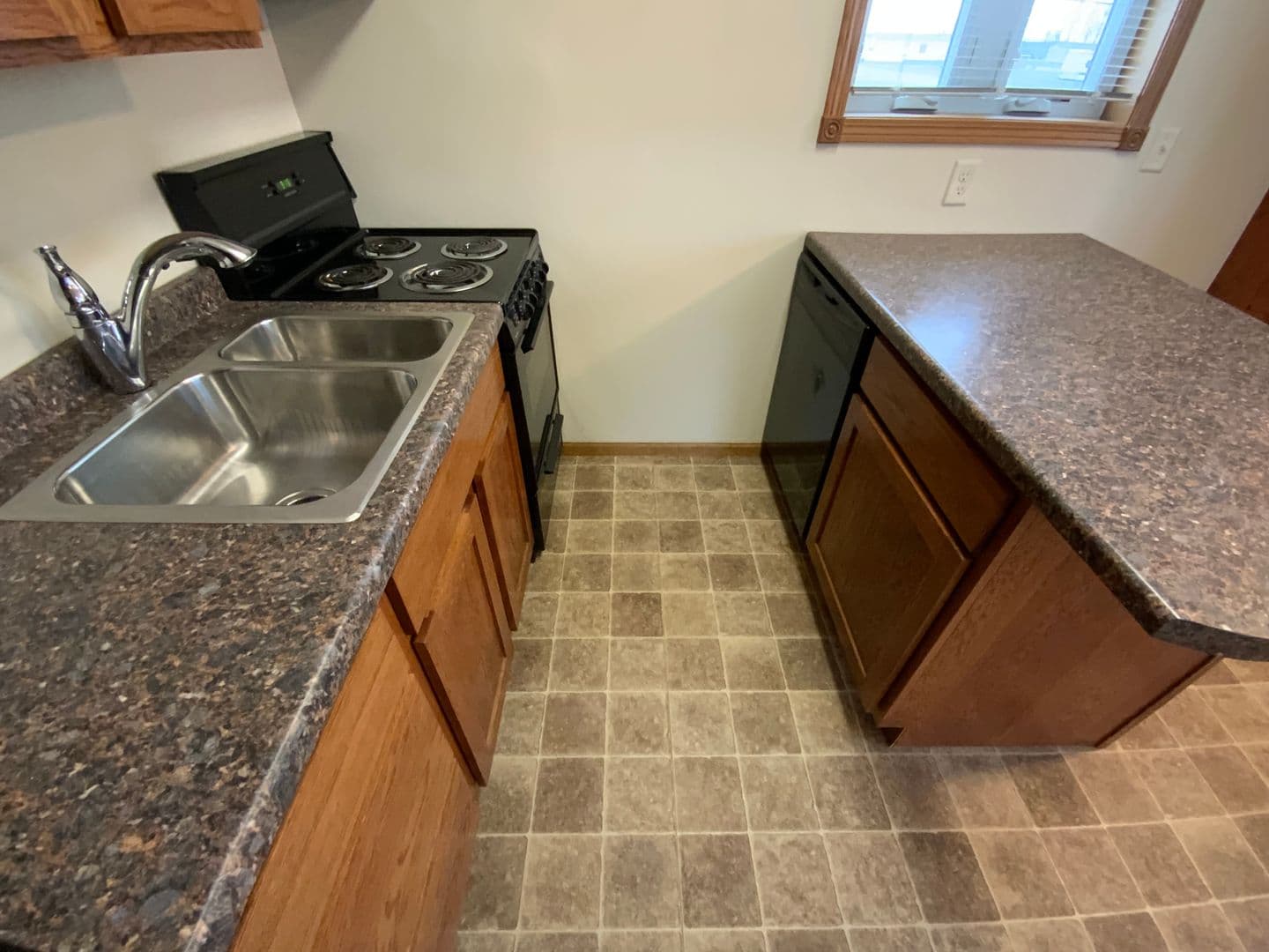 South Heart Apartment: 120 Main St E
