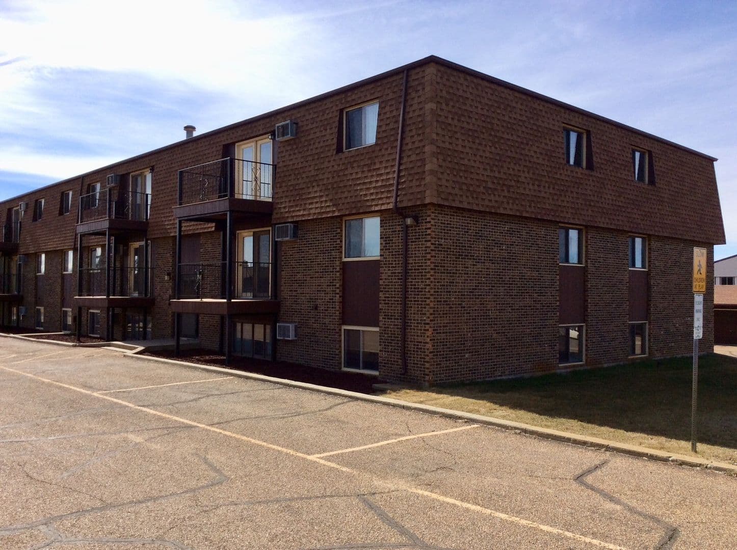 Dickinson Apartment: 1678 Prairie Avenue