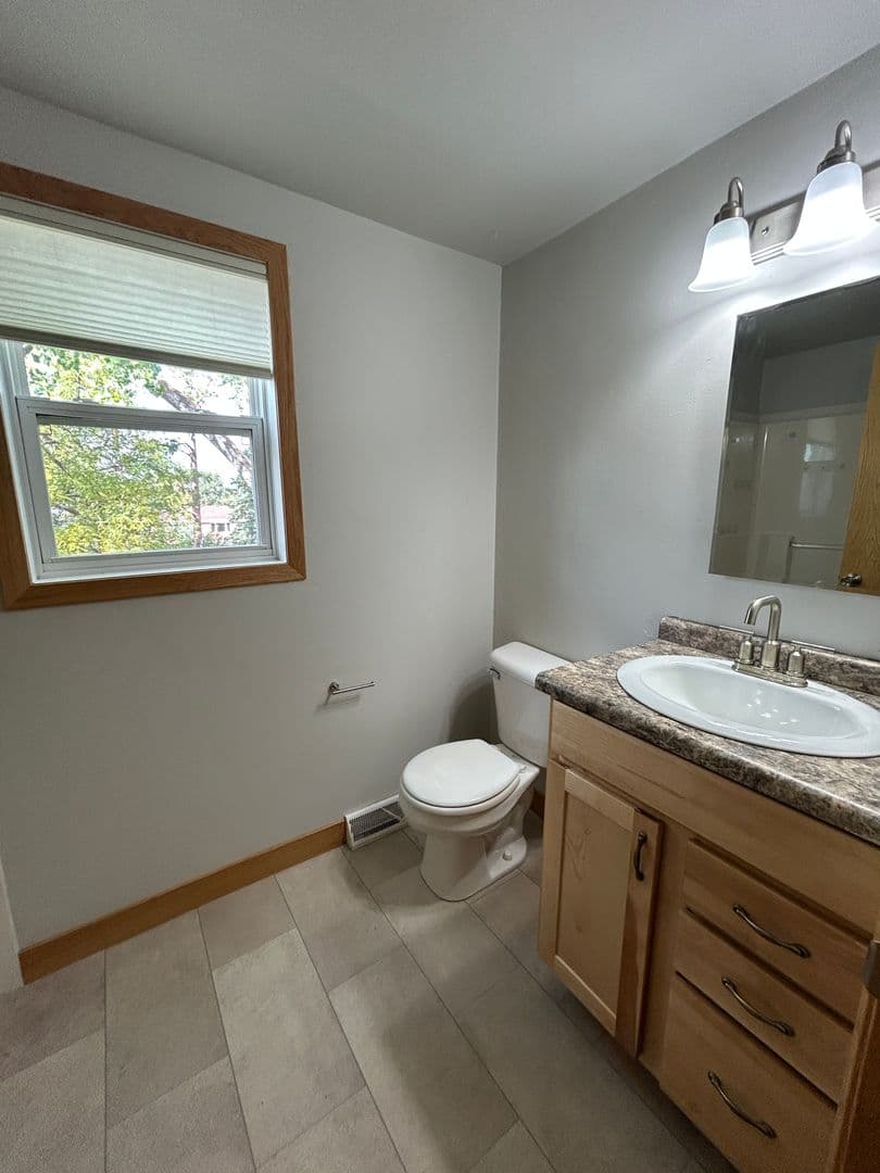 Dickinson House: 836 5th Ave W