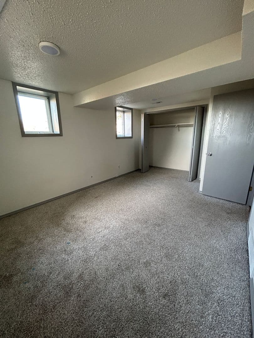 Dickinson Apartment: 904 1st St E