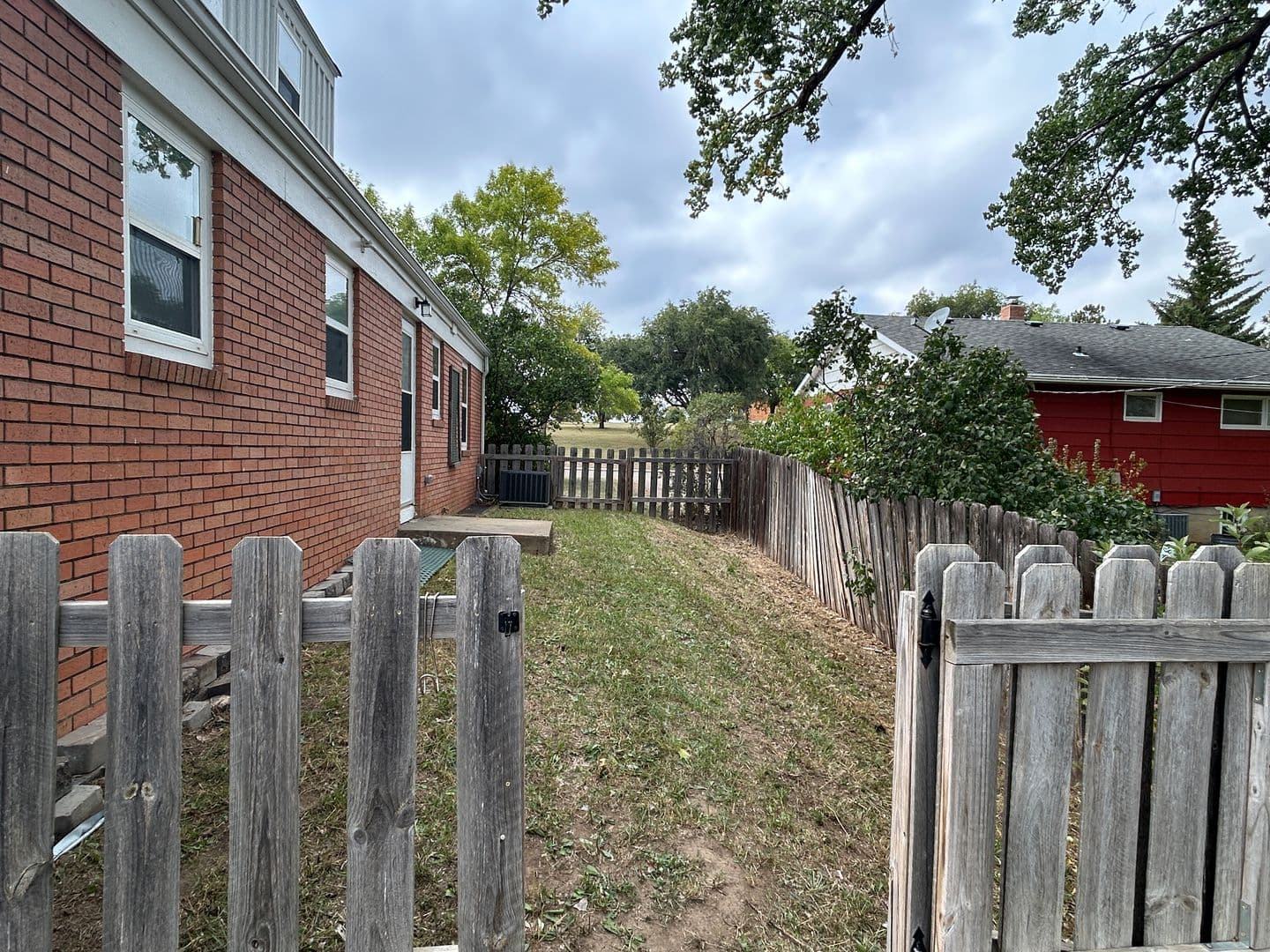 Dickinson House: 836 5th Ave W