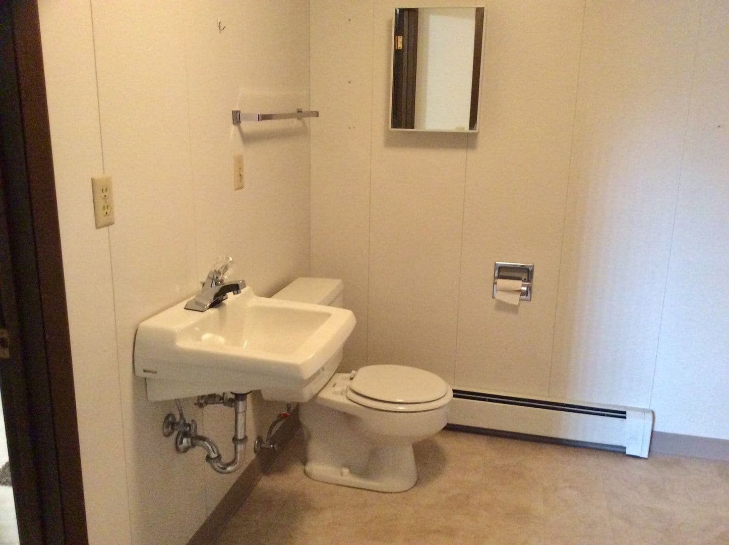 Dickinson Apartment: 971 Foster