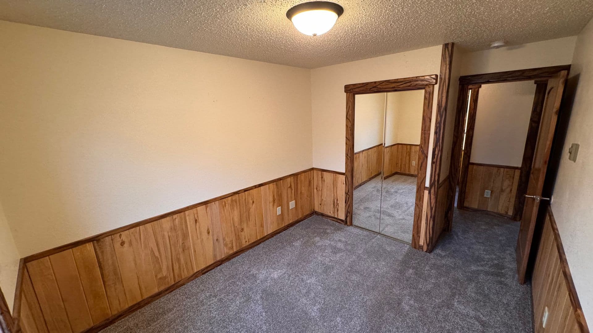 Dunn Center Apartment: 253 W Main