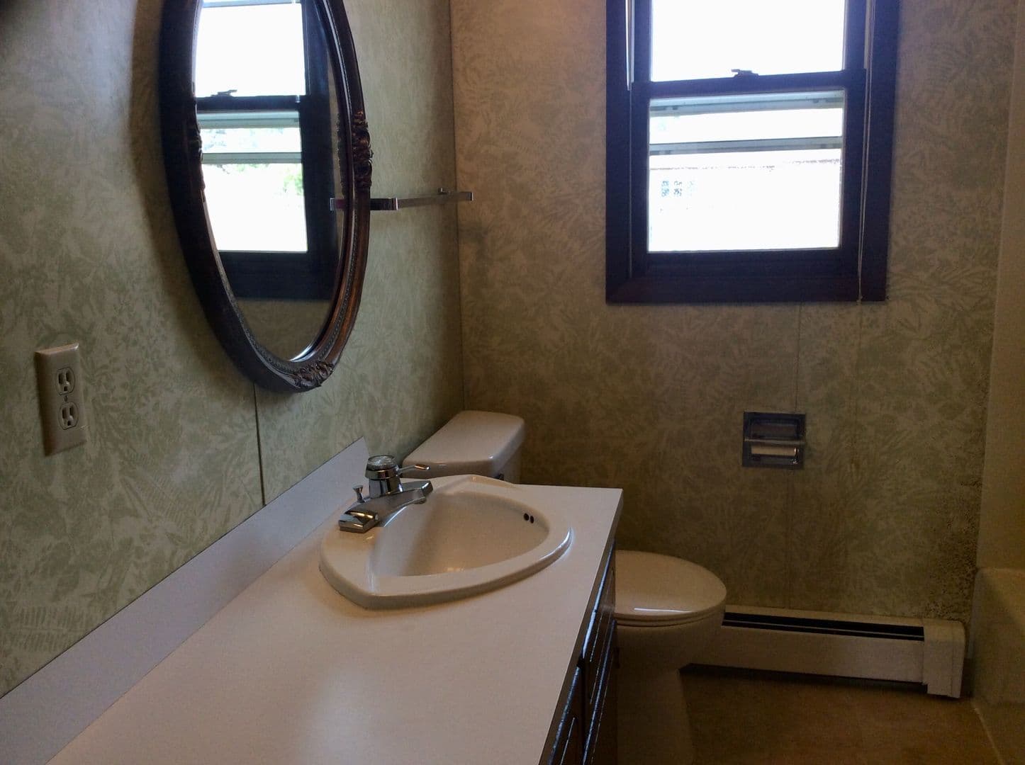 Dickinson Apartment: 971 Foster