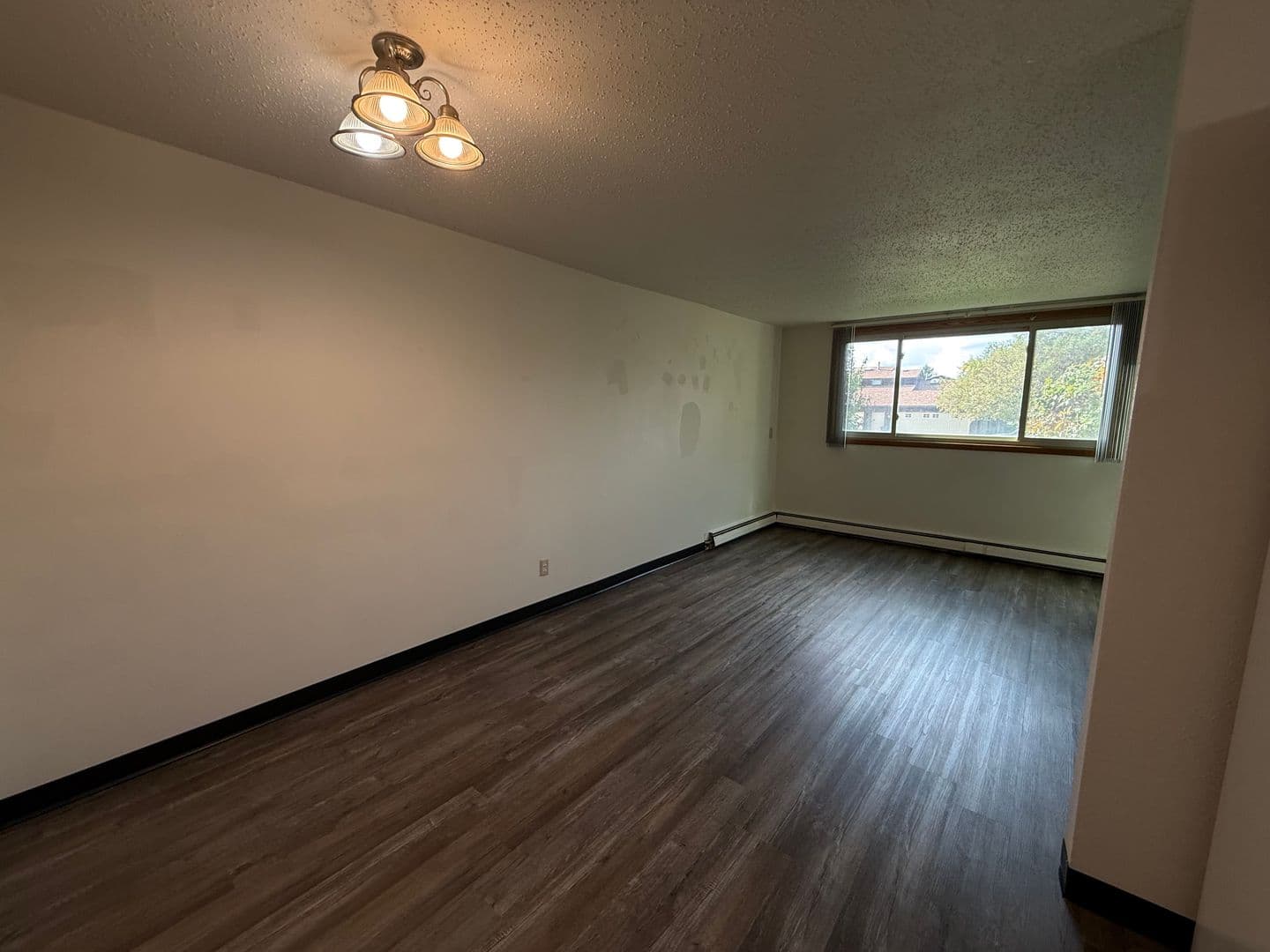 Dickinson Apartment: 1612 Praire Ave